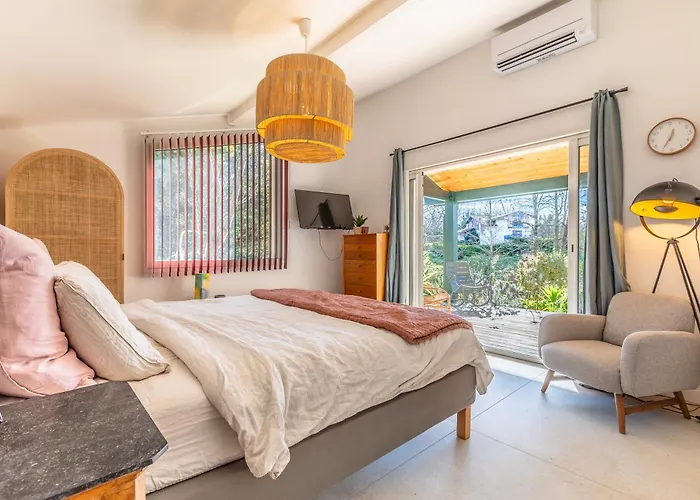 Ysee - 10 Personnes Piscine Chaufee Costa Aldia